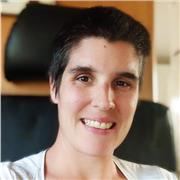 Logopeda y profesora con alto conocimiento del idioma